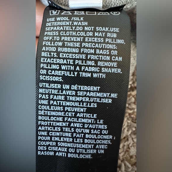 UNIQLO wool and silk V-neck sweater, size M, light grey - Picture 4 of 8